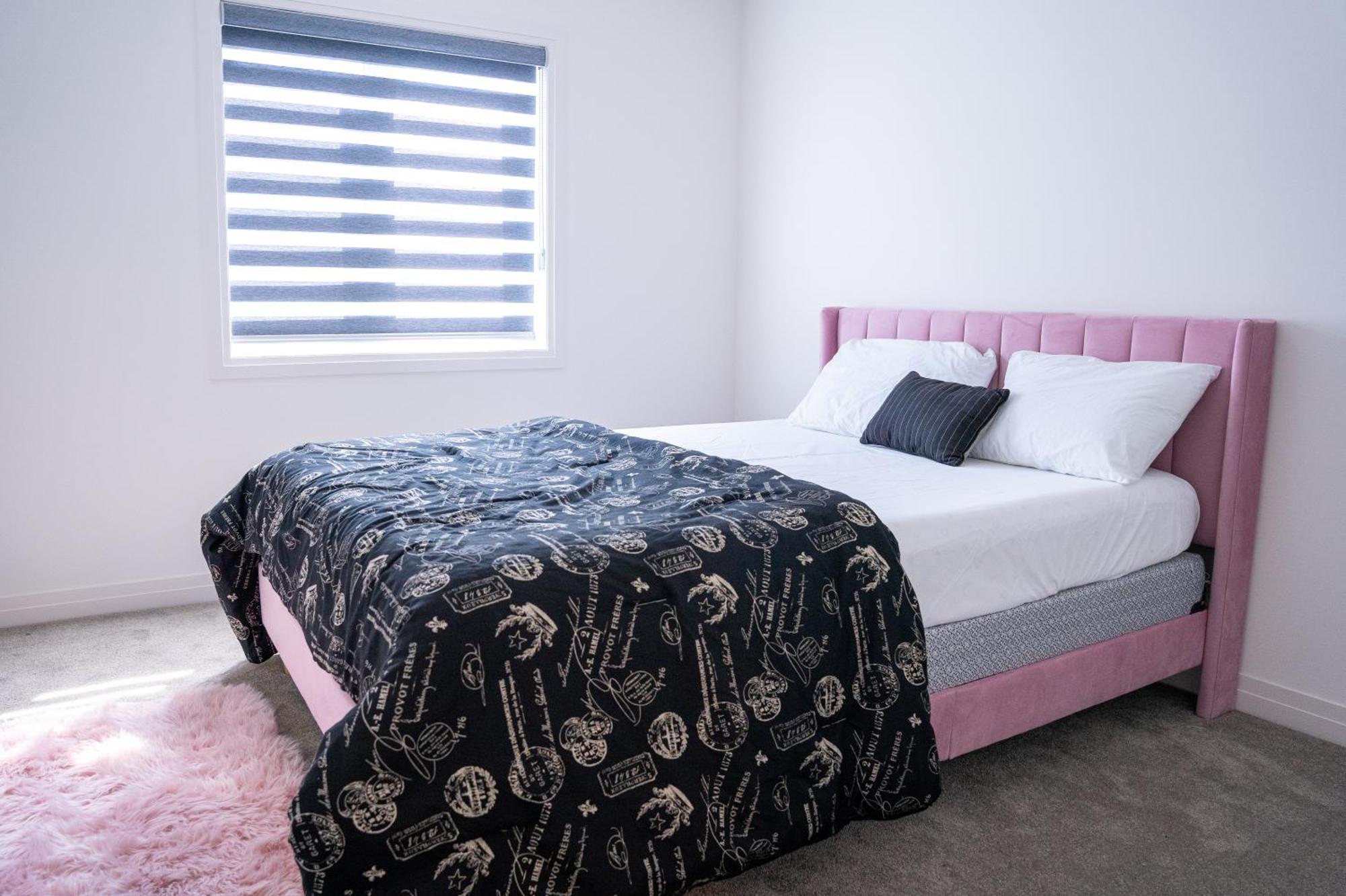 Вилла Modern 4Br House In Barrie! Экстерьер фото